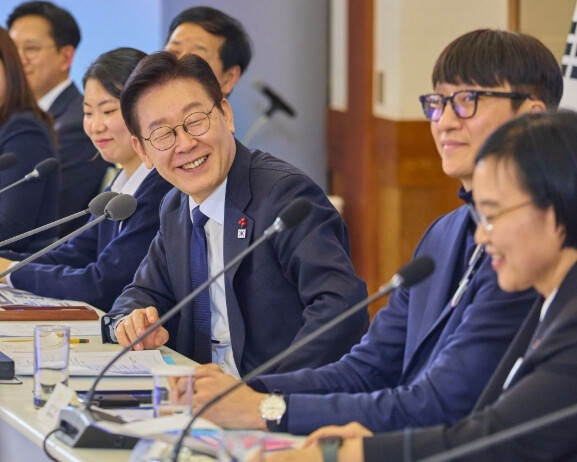 "이재명 대통령 국정 지지율 66%"… 취임 후 최고치 경신