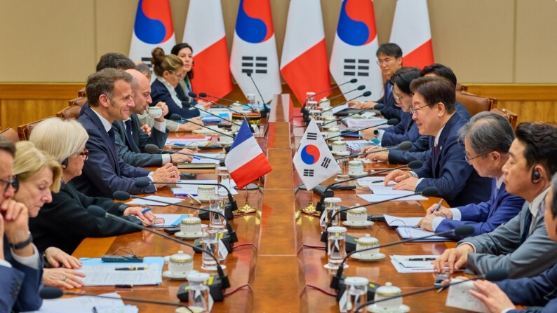 이재명·마크롱, 호르무즈 해협 '안전한 해상수송로' 공동 대응 의지 표명